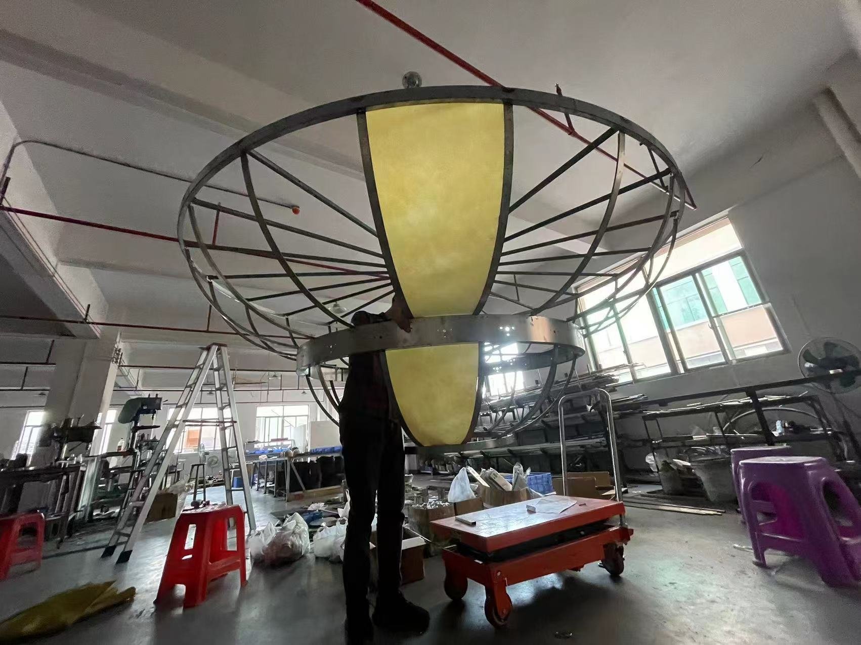 大型灯具制作现场