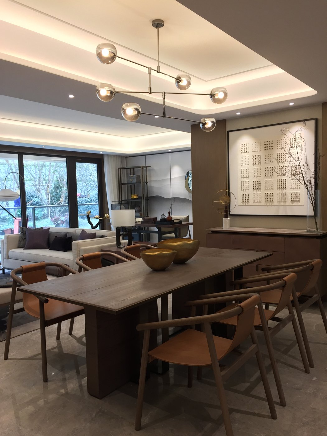 餐叙空间 · 桌面与吊灯